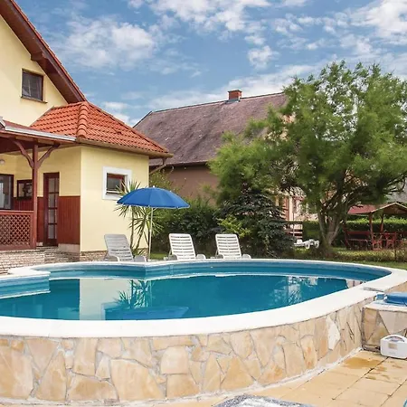 Ferienhaus Stunning In W/ Outdoor Swimming Pool And 3 Bedrooms Balatonmáriafürdő